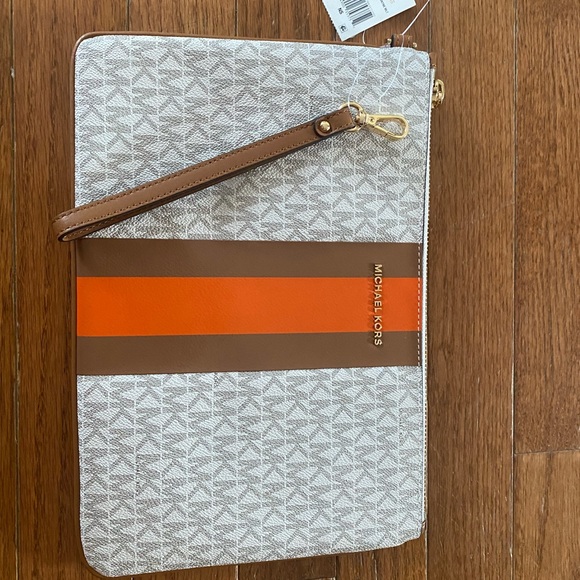 Authentic Michael Kors Jet Set signature large zip pouch. - Picture 1 of 4